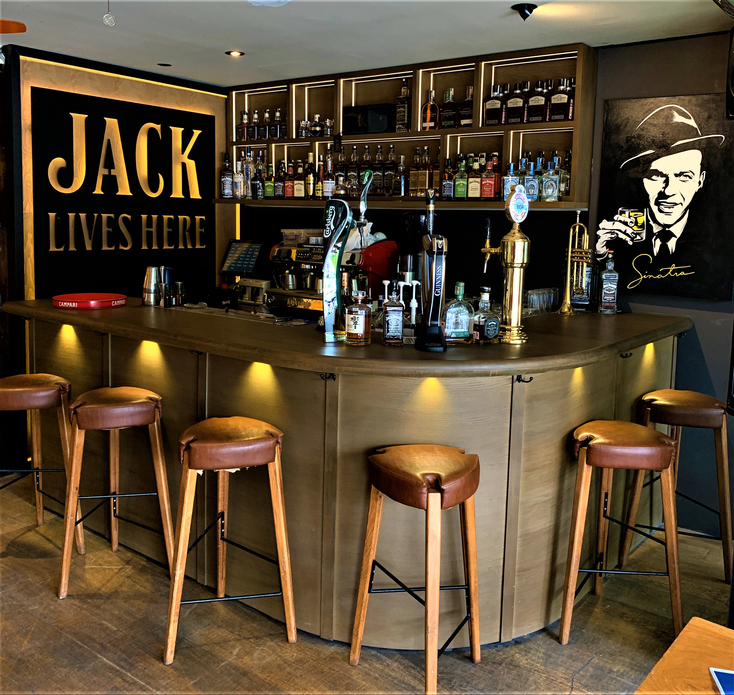 JACK LIVES HERE MASİF BAR ÇALIŞMASI 